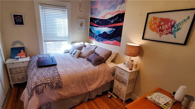 $2,400 | 11 Hammond Street, Unit 2, Newport, RI 02840