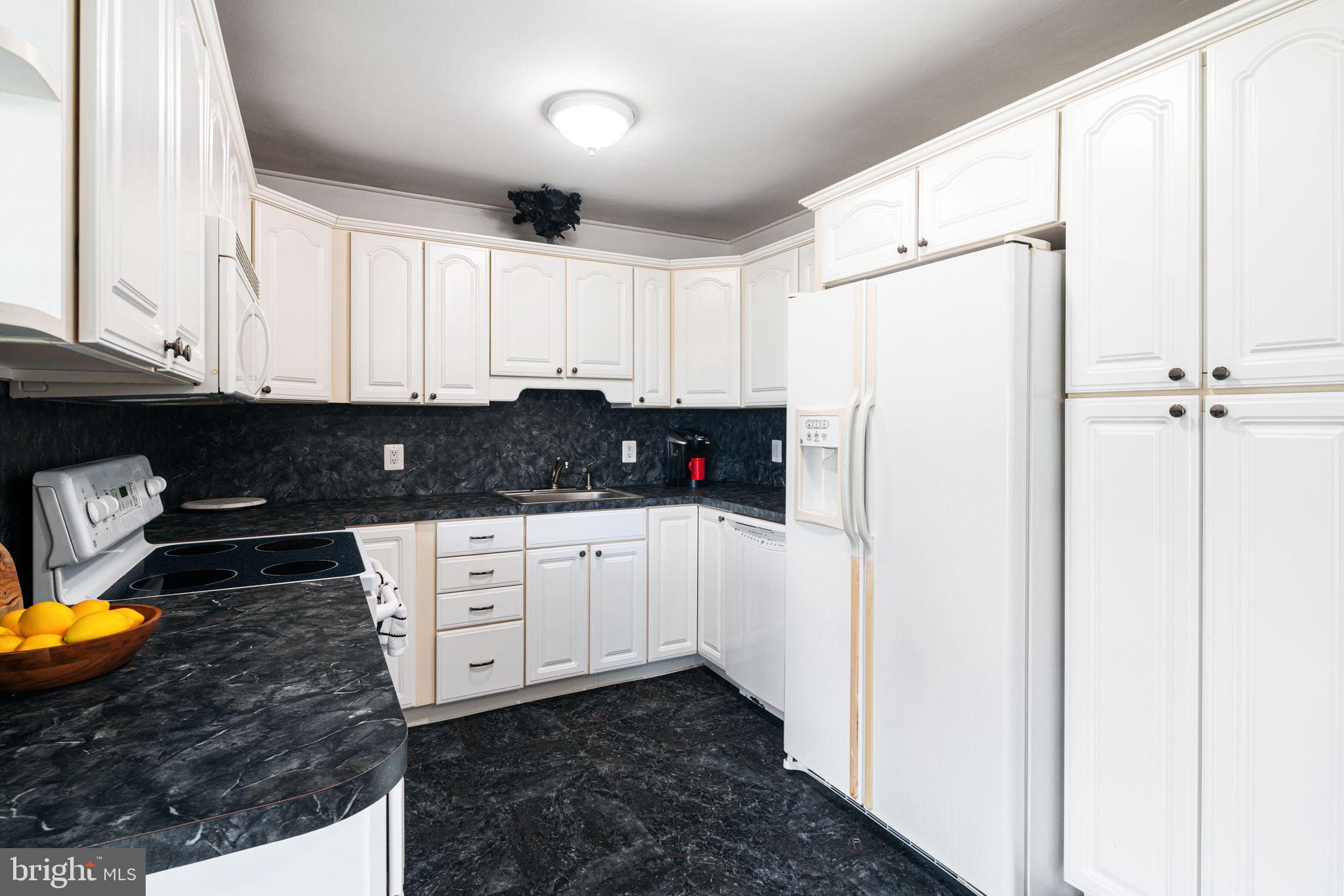 29 Cliff Road Levittown, PA 19057 - Photo 4 of 17 Gallery Image 4