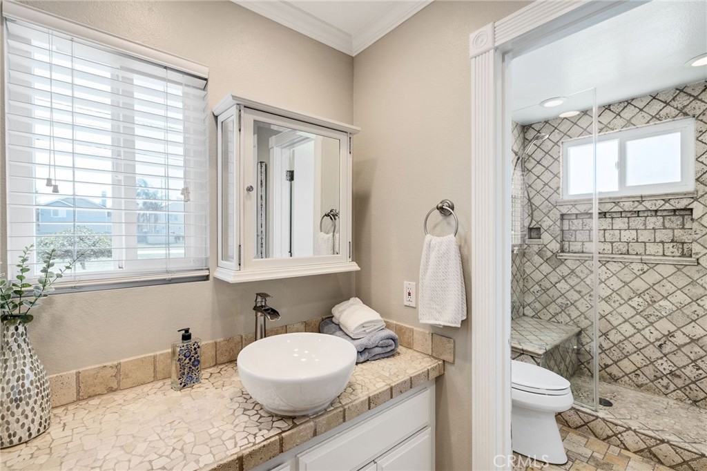 2703 Rockefeller Lane, Unit 1 Redondo Beach, CA 90278 - Photo 23 of 44 Primary bathroom
