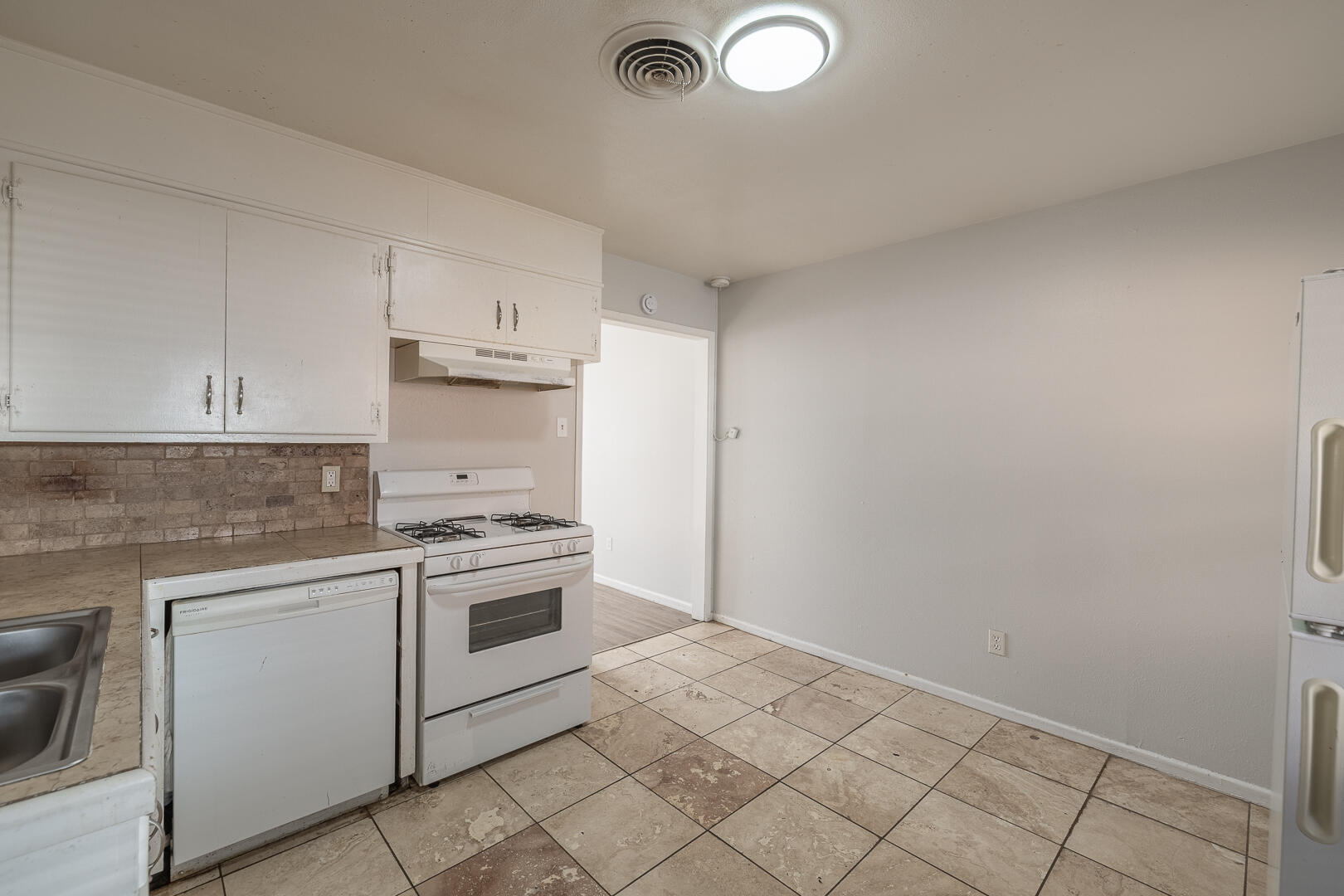 2402 46th Street Lubbock, TX 79412 - Photo 7 of 35 1-20