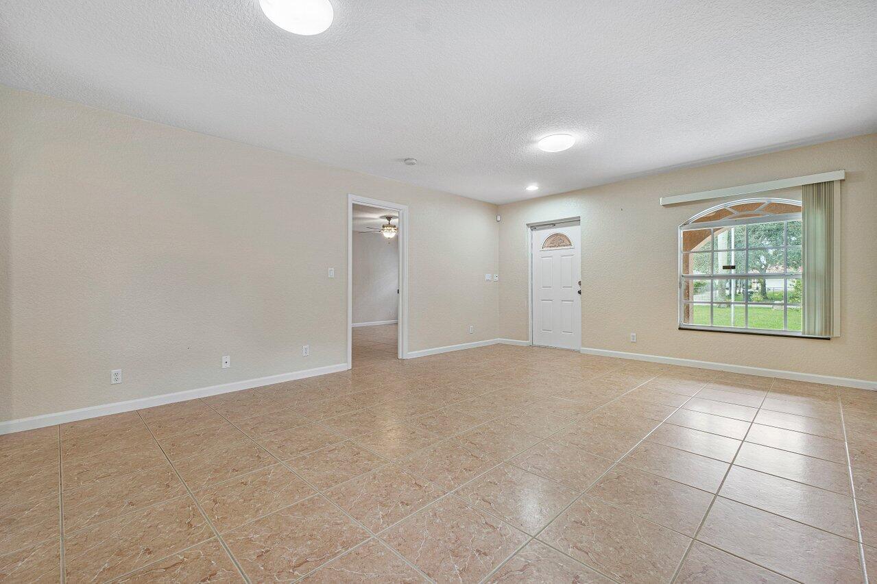 5592 1st Road Lake Worth, FL 33467 - Photo 7 of 22 007-55921stRoad-LakeWorth-FL-33467-SMALL