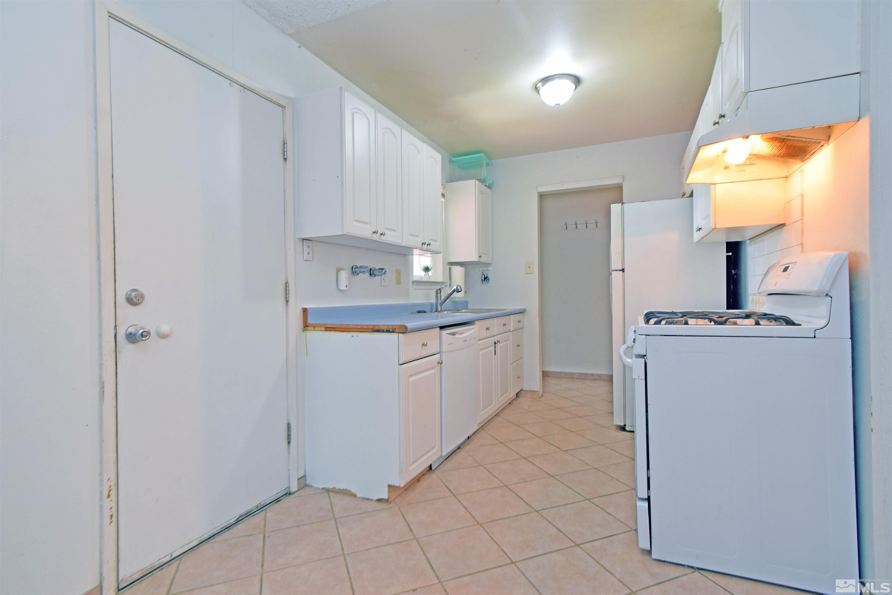 7595 Yorkshire Drive Reno, NV 89506 - Photo 14 of 31 Photo 14