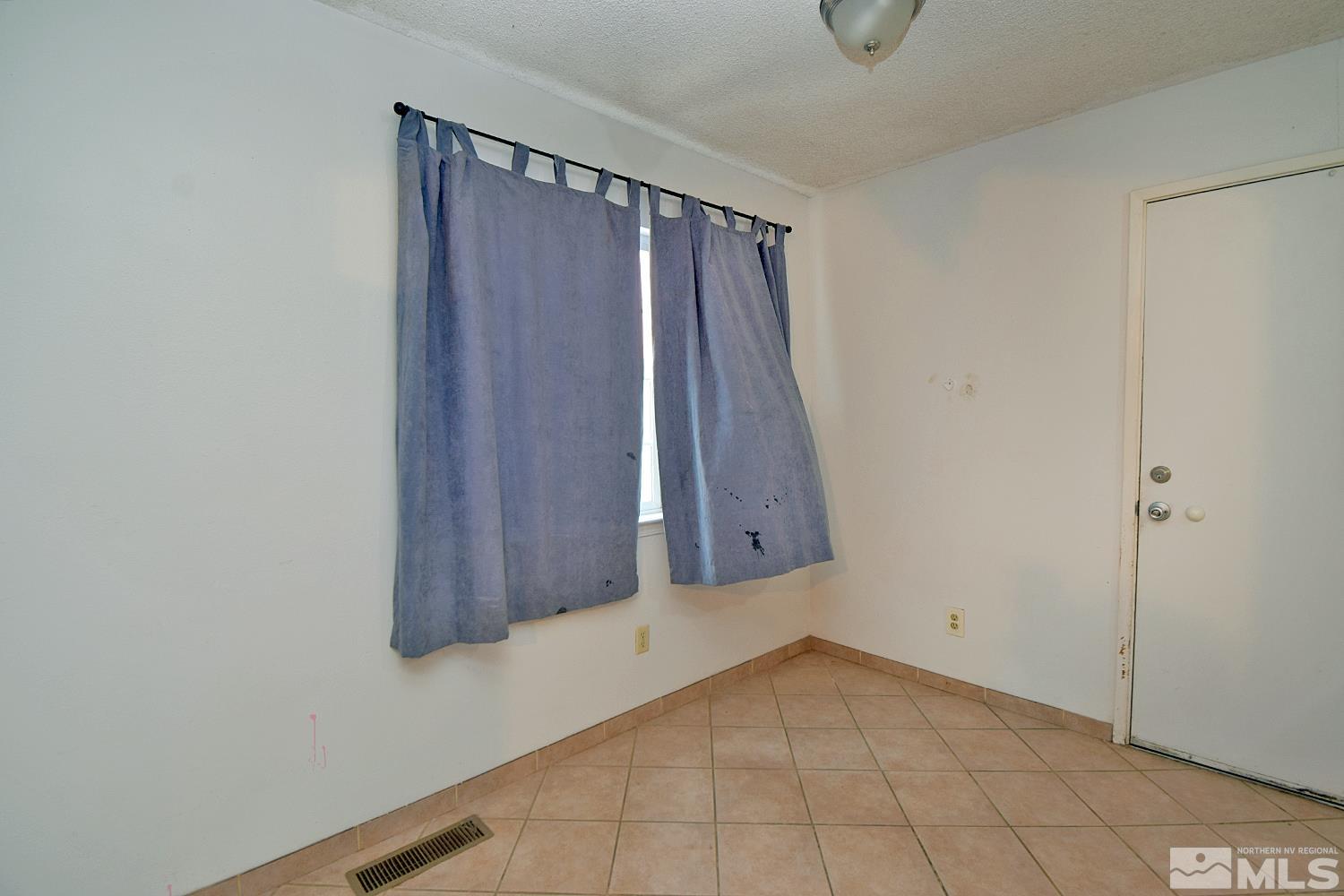 7595 Yorkshire Drive Reno, NV 89506 - Photo 15 of 31 Photo 15