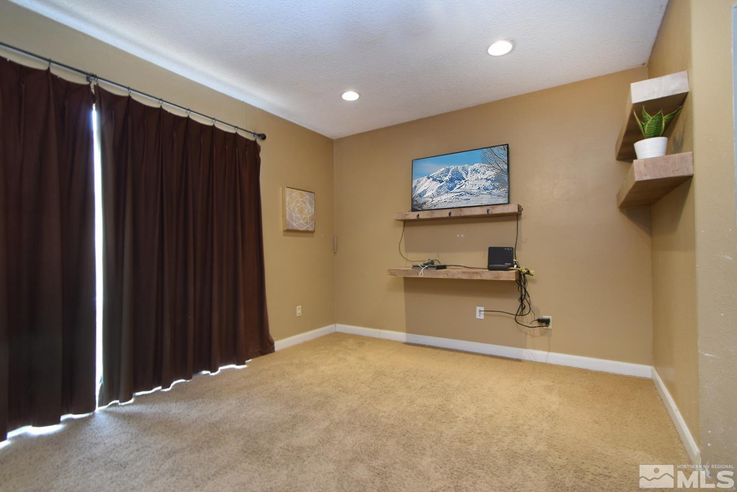 7595 Yorkshire Drive Reno, NV 89506 - Photo 9 of 31 Photo 9