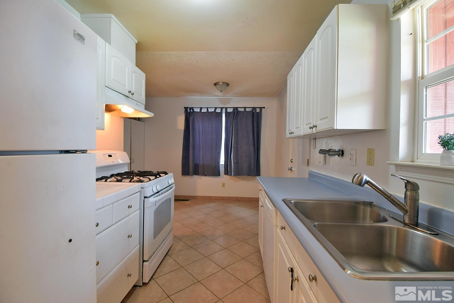 7595 Yorkshire Drive Reno, NV 89506 - Photo 10 of 31 Photo 10