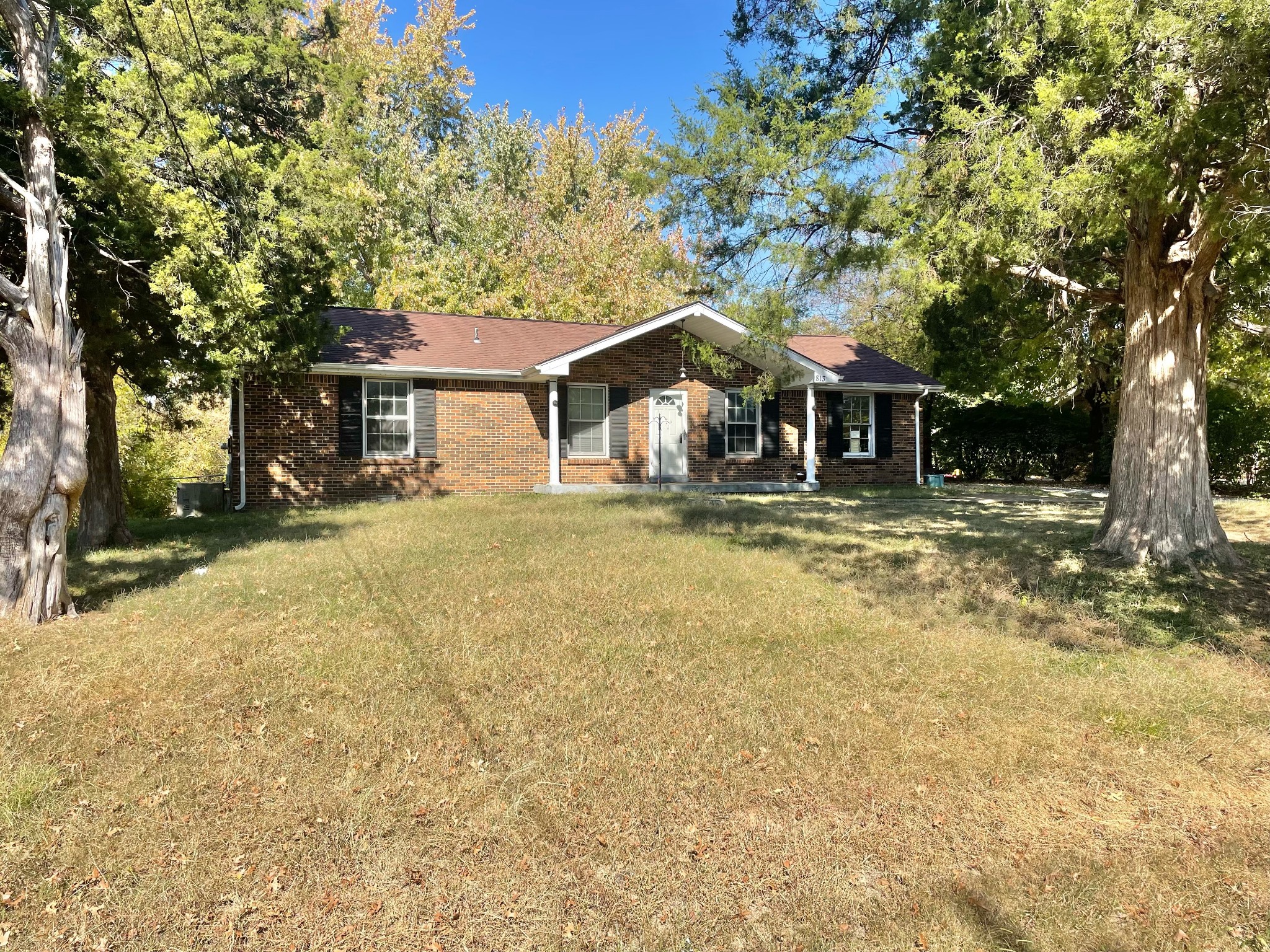 813 Ringgold Road Clarksville, TN 37042 - Photo 2 of 4 front view of a house with a yard