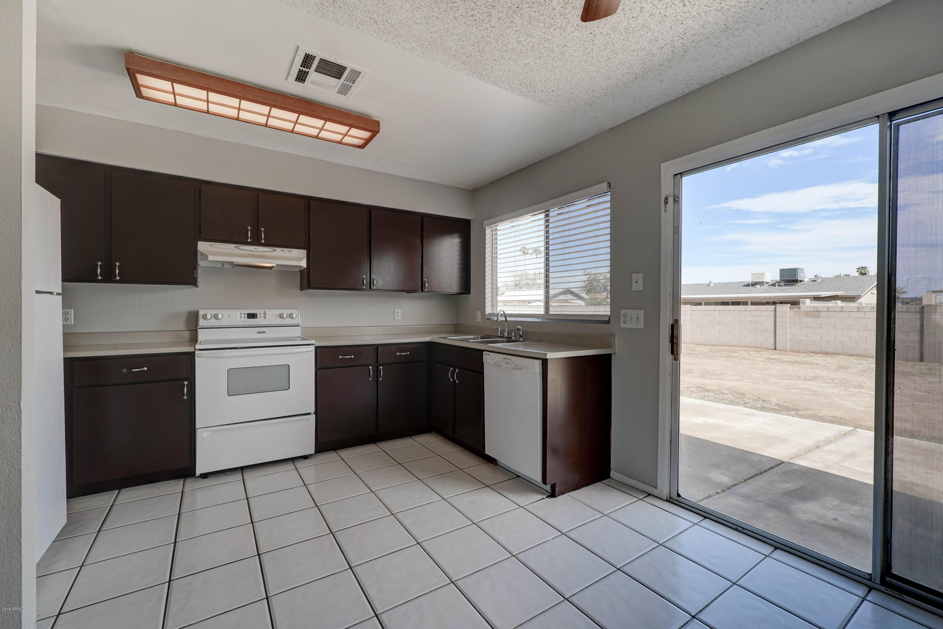 7338 West Hatcher Road Peoria, AZ 85345 - Photo 7 of 21 7338 W Hatcher Rd-7