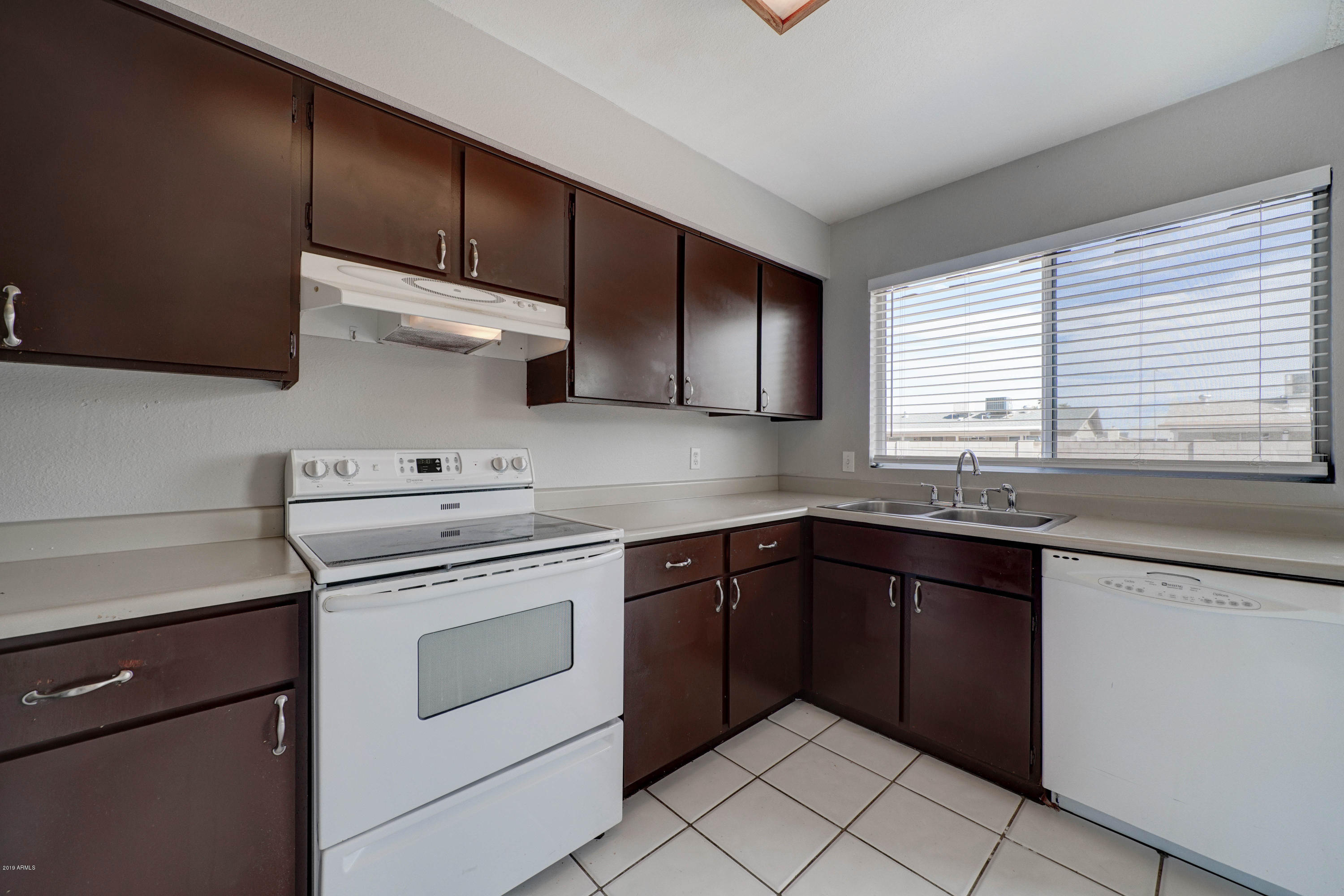 7338 West Hatcher Road Peoria, AZ 85345 - Photo 9 of 21 7338 W Hatcher Rd-9