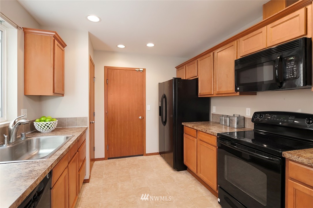 2023 126th Place Southwest, Unit 37 Everett, WA 98204 - Photo 5 of 13
