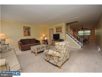 2706 East Country Club Road Philadelphia, PA 19131 - Photo 2 of 12 Living Room