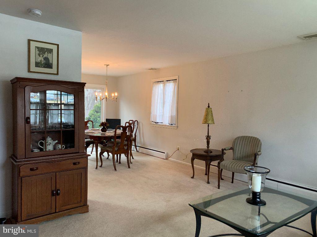 951 Georgetown Road Swarthmore, PA 19081 - Photo 4 of 11 Living room