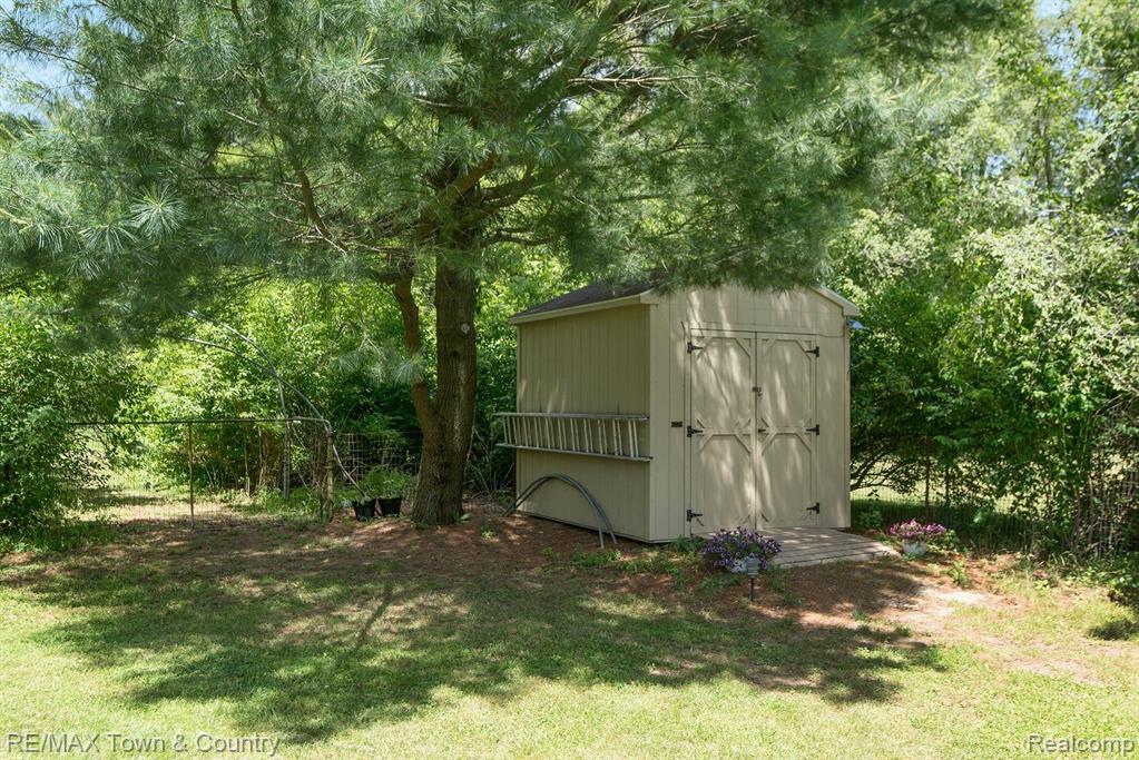7214 Carpenter Road Flushing, MI 48433 - Photo 34 of 42 Gallery Image 34
