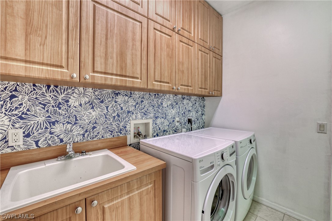17501 Homewood Road Fort Myers, FL 33967 - Photo 33 of 50 a utility room with dryer and washer