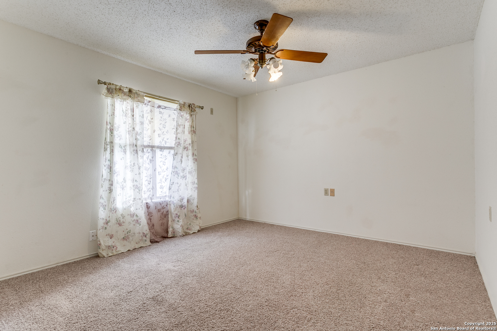 3629 Fox Run Schertz, TX 78108 - Photo 16 of 25 an empty room with a window