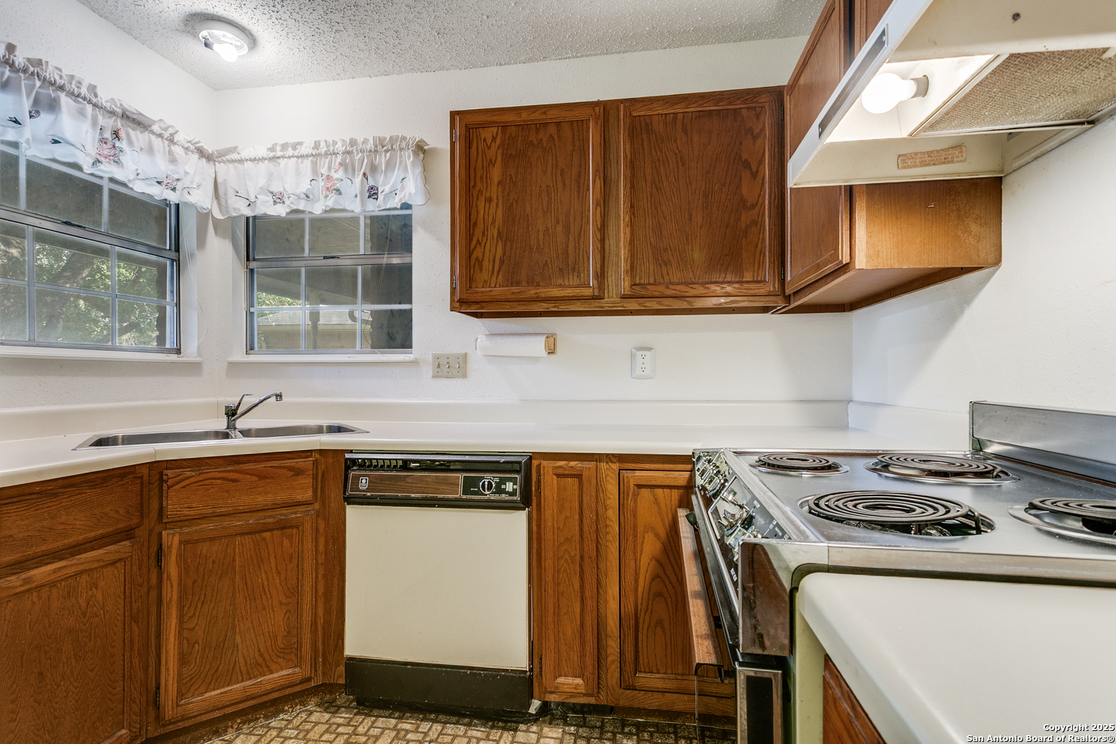 3629 Fox Run Schertz, TX 78108 - Photo 10 of 25 a kitchen with a stove and a sink