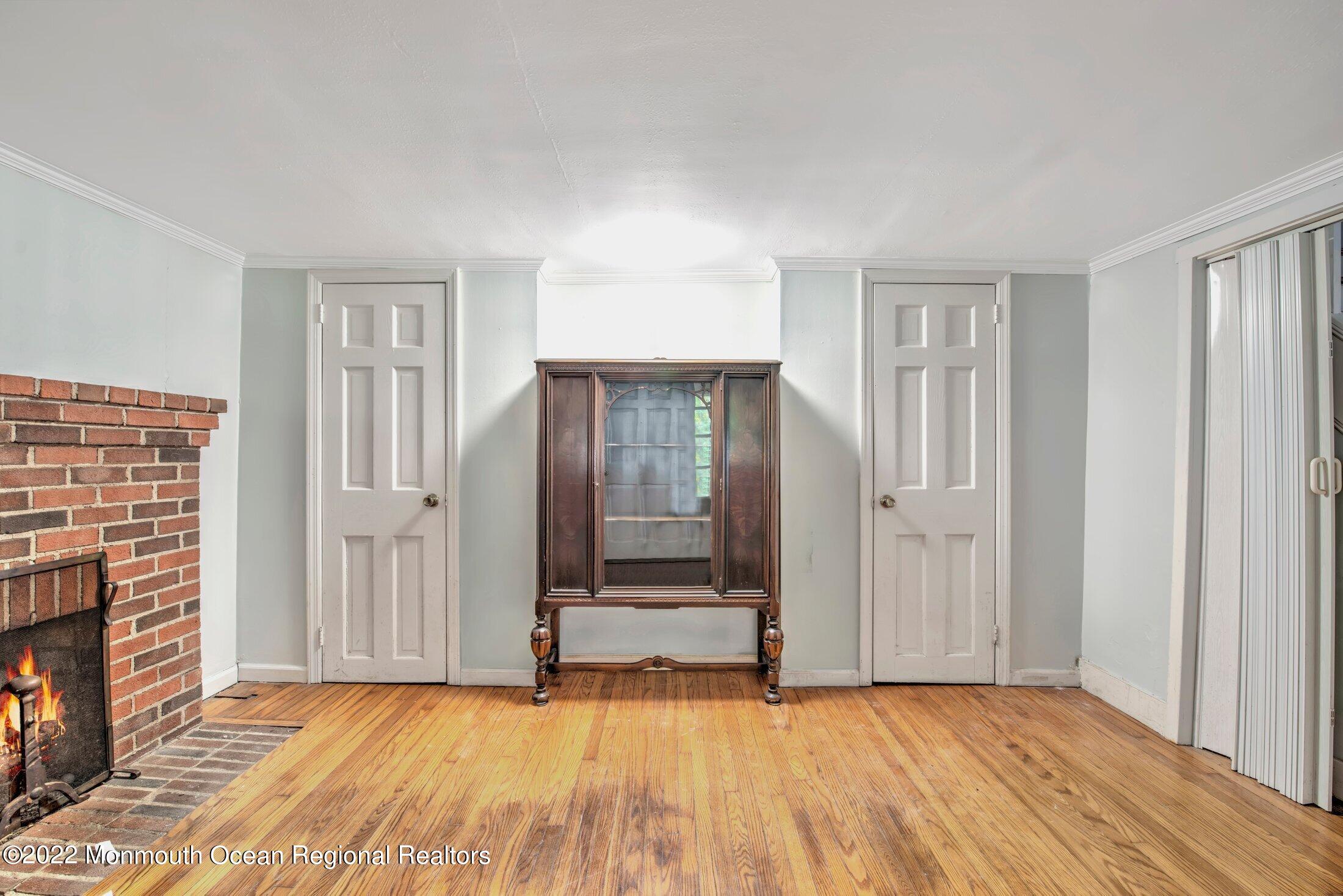 284 Millstone Road Millstone Township, NJ 08535 - Photo 14 of 36 LIVING ROOM