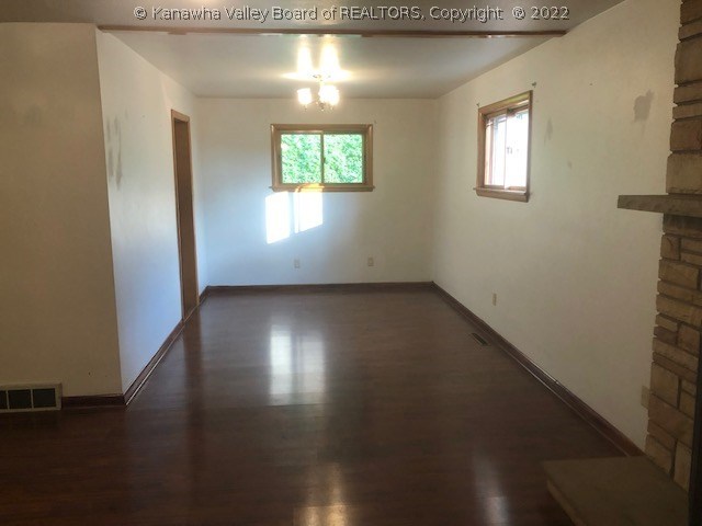 1126 Emerald Road Charleston, WV 25314 - Photo 5 of 18 Gallery Image 5