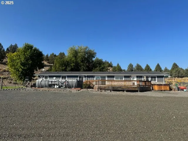 a view of a outdoor space