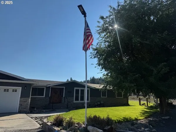 a view of a house with a backyard