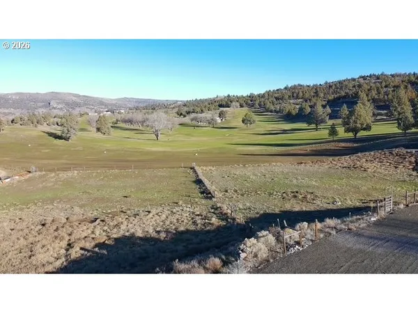 a black and white photo of a room