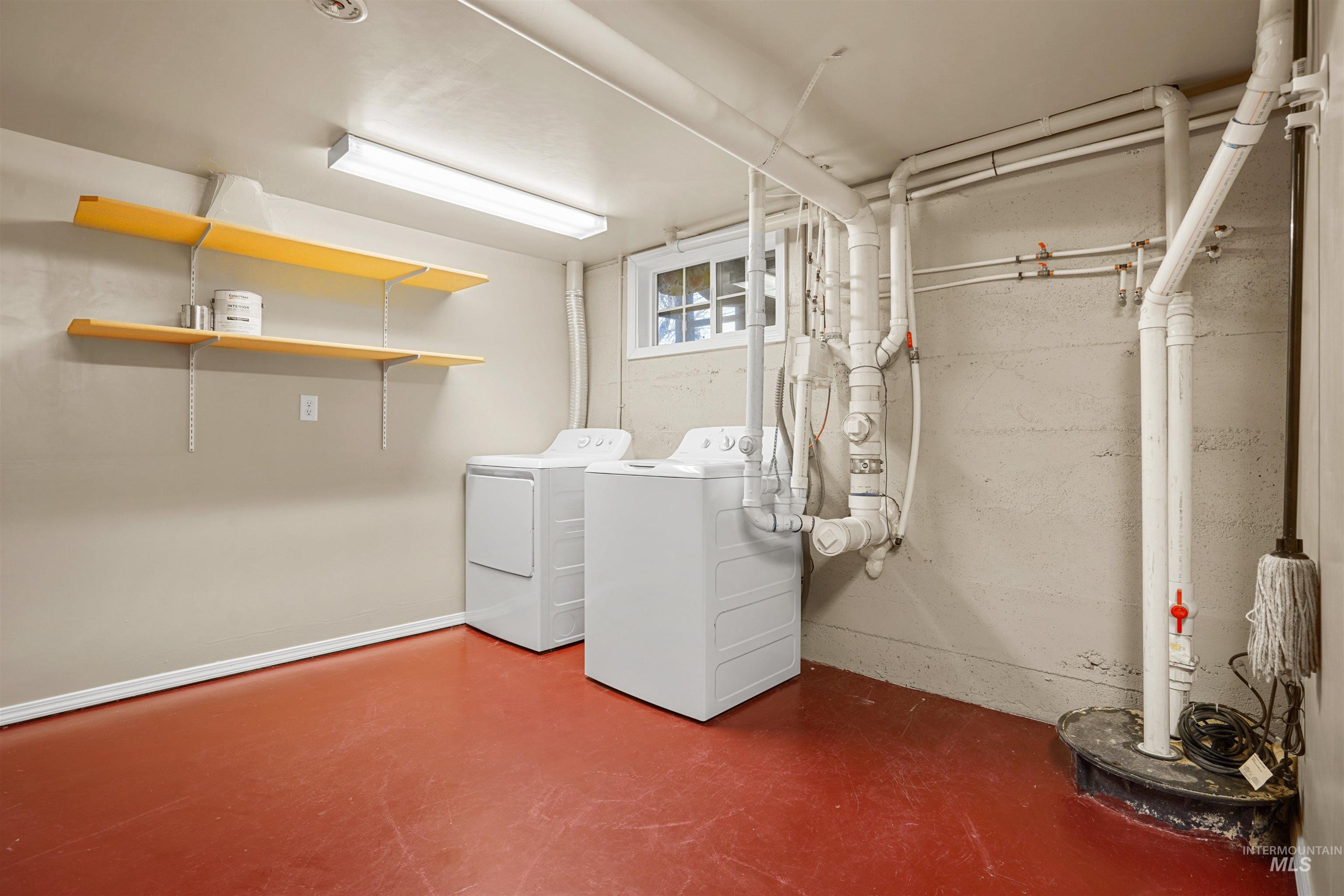 720 East Main Street Jerome, ID 83338 - Photo 23 of 50 Washroom featuring concrete floors and washer and clothes dryer