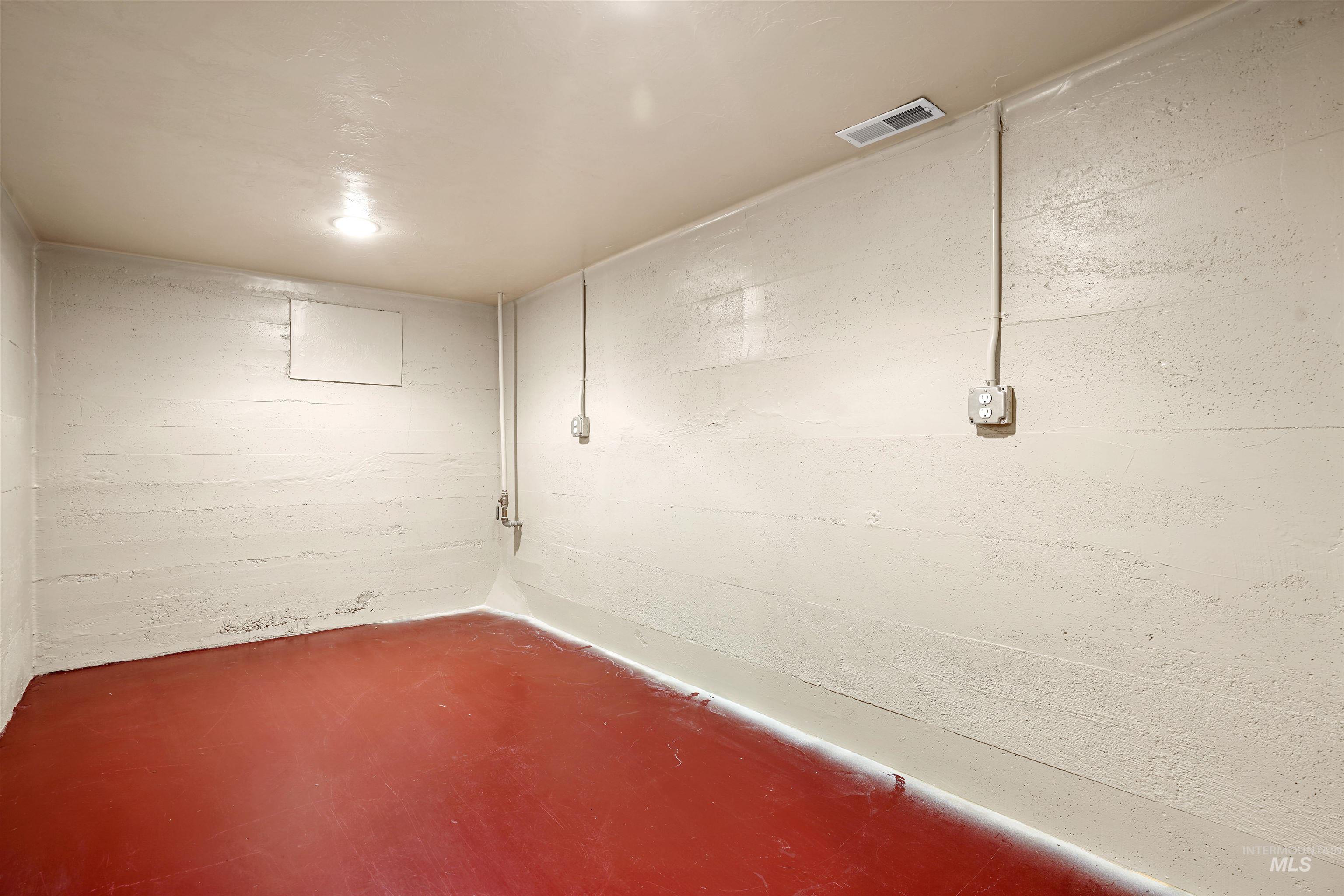 720 East Main Street Jerome, ID 83338 - Photo 26 of 50 View of finished below grade area