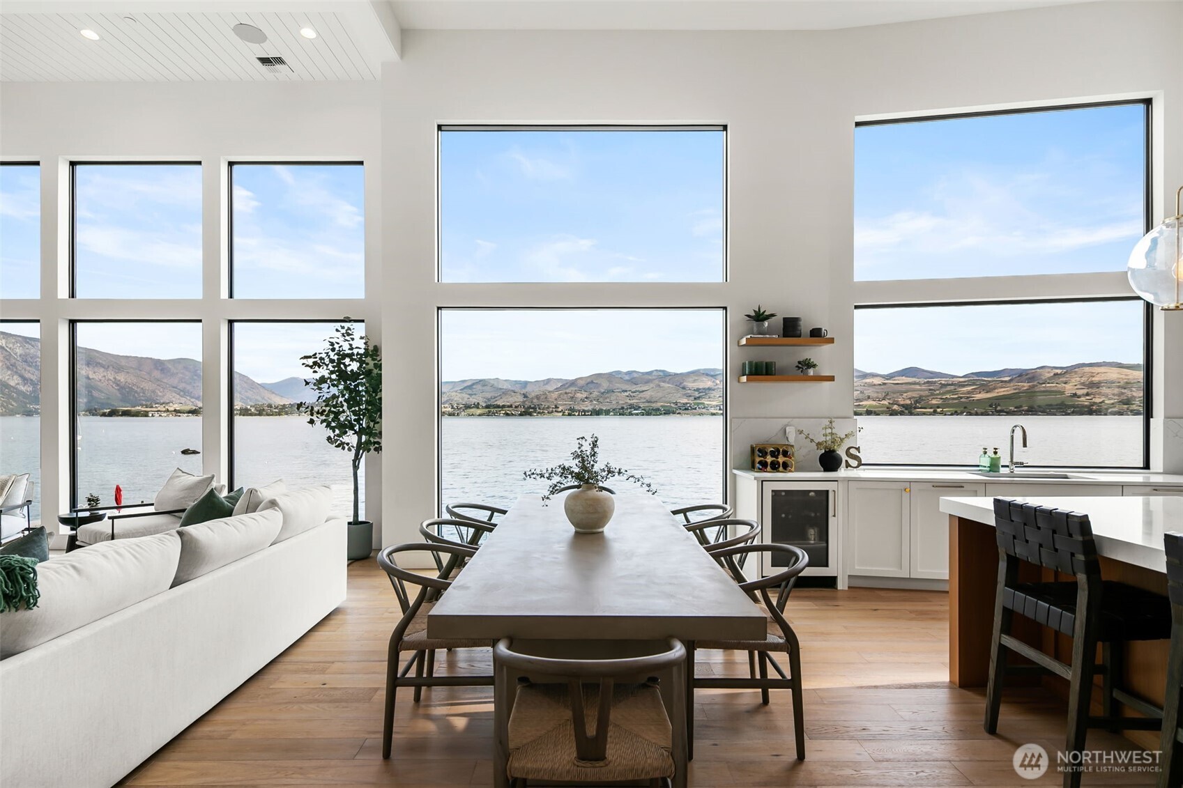 3212 South Lakeshore Road Chelan, WA 98816 - Photo 5 of 40