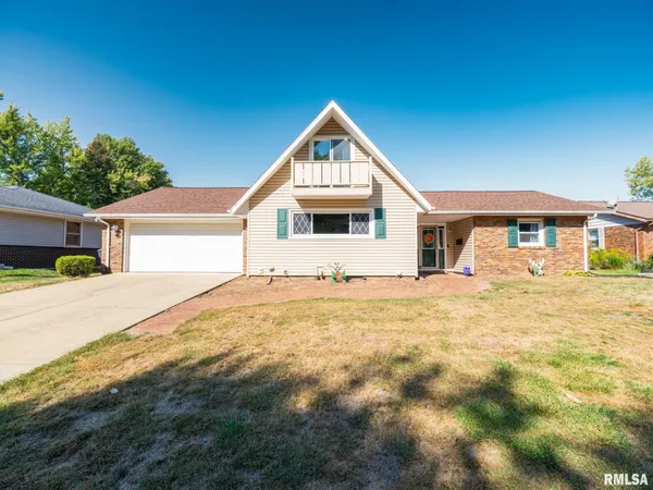 $236,500 | 1833 Highwood Avenue, Pekin, IL 61554