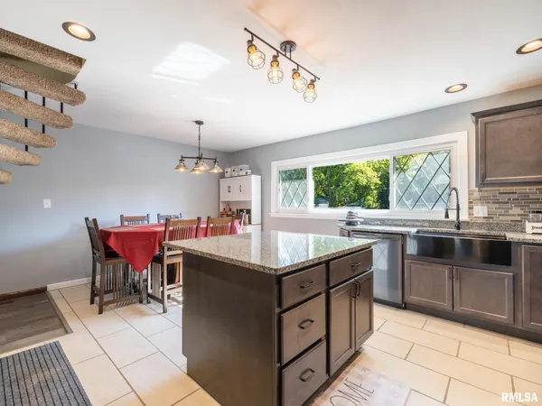 $236,500 | 1833 Highwood Avenue, Pekin, IL 61554