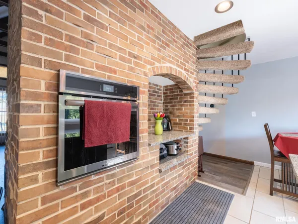 $236,500 | 1833 Highwood Avenue, Pekin, IL 61554