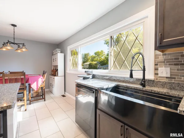 $236,500 | 1833 Highwood Avenue, Pekin, IL 61554