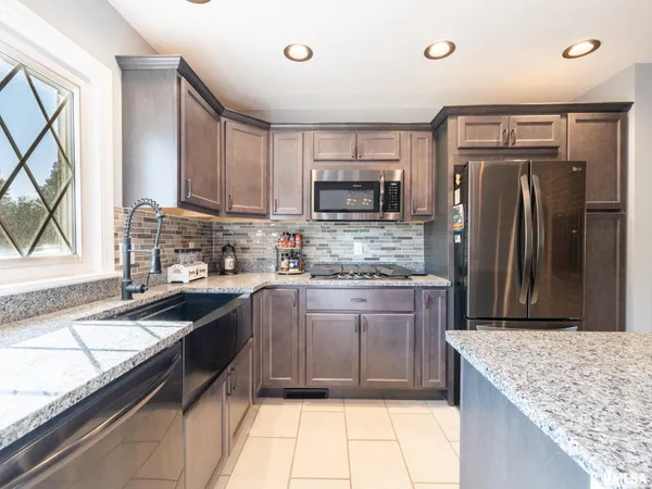 $236,500 | 1833 Highwood Avenue, Pekin, IL 61554