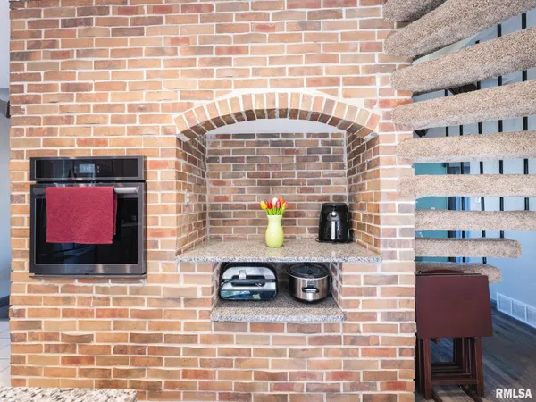 $236,500 | 1833 Highwood Avenue, Pekin, IL 61554