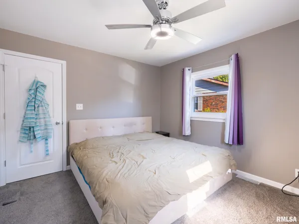 $236,500 | 1833 Highwood Avenue, Pekin, IL 61554