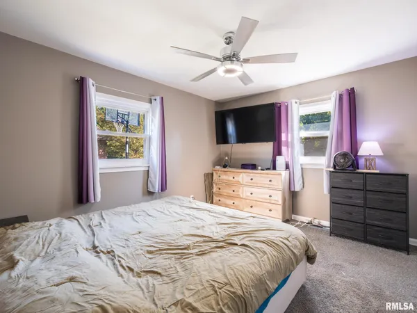 $236,500 | 1833 Highwood Avenue, Pekin, IL 61554