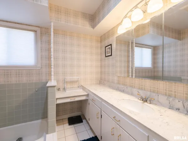 $236,500 | 1833 Highwood Avenue, Pekin, IL 61554