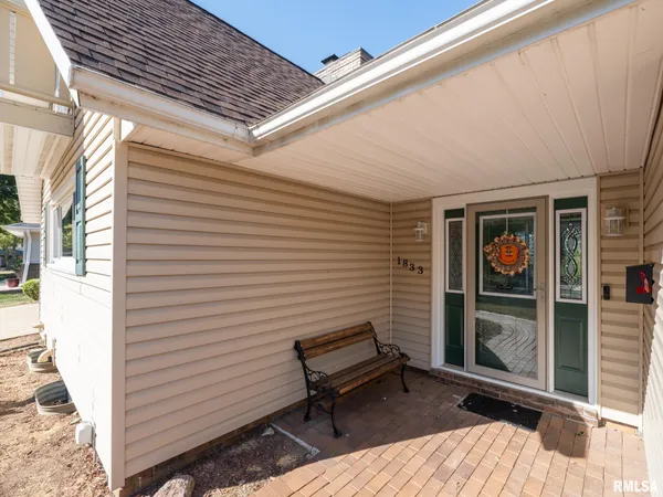 $236,500 | 1833 Highwood Avenue, Pekin, IL 61554