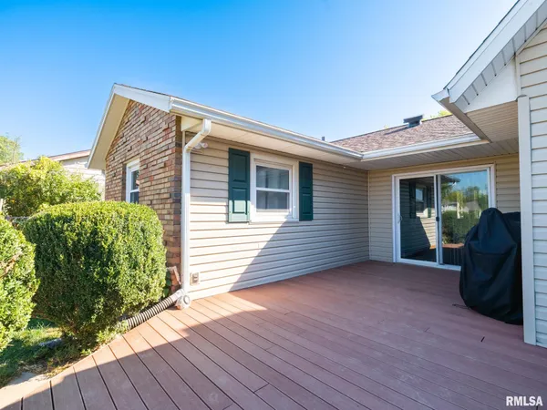 $236,500 | 1833 Highwood Avenue, Pekin, IL 61554