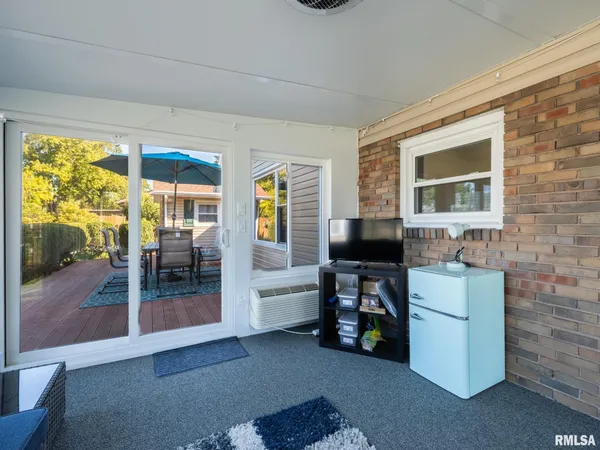 $236,500 | 1833 Highwood Avenue, Pekin, IL 61554