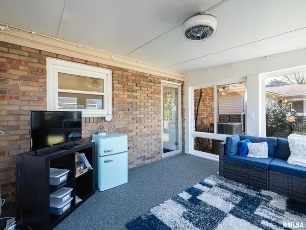 $236,500 | 1833 Highwood Avenue, Pekin, IL 61554