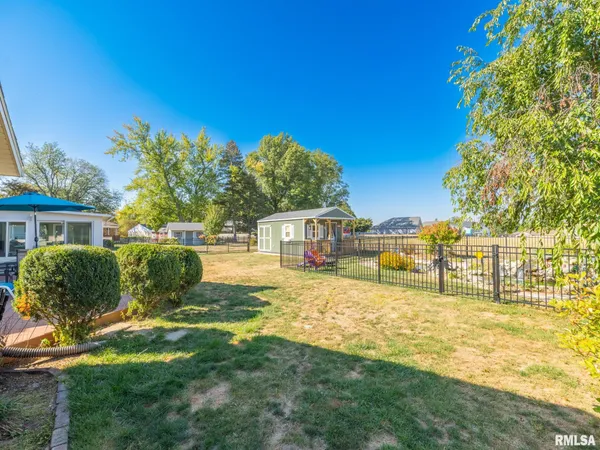 $236,500 | 1833 Highwood Avenue, Pekin, IL 61554