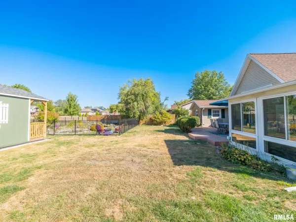 $236,500 | 1833 Highwood Avenue, Pekin, IL 61554