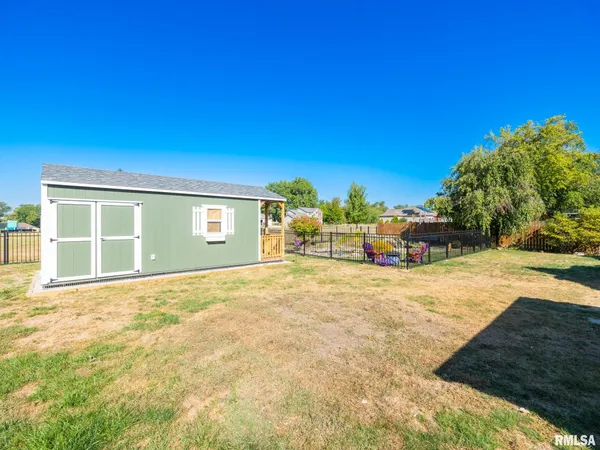 $236,500 | 1833 Highwood Avenue, Pekin, IL 61554