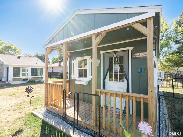 $236,500 | 1833 Highwood Avenue, Pekin, IL 61554