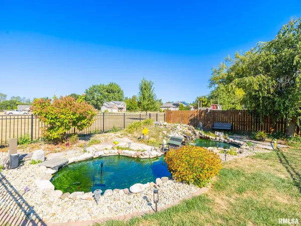 $236,500 | 1833 Highwood Avenue, Pekin, IL 61554