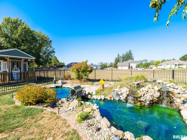 $236,500 | 1833 Highwood Avenue, Pekin, IL 61554