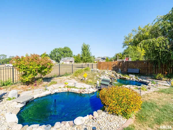 $236,500 | 1833 Highwood Avenue, Pekin, IL 61554