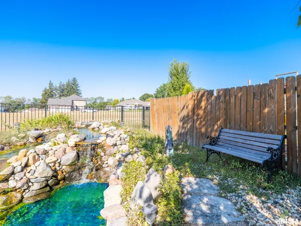 $236,500 | 1833 Highwood Avenue, Pekin, IL 61554