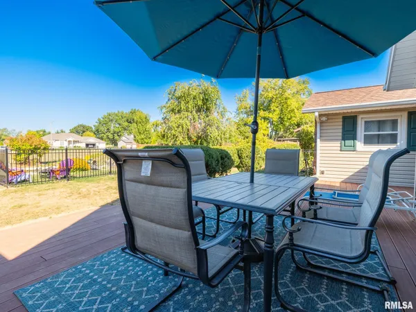 $236,500 | 1833 Highwood Avenue, Pekin, IL 61554