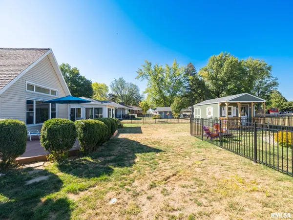 $236,500 | 1833 Highwood Avenue, Pekin, IL 61554